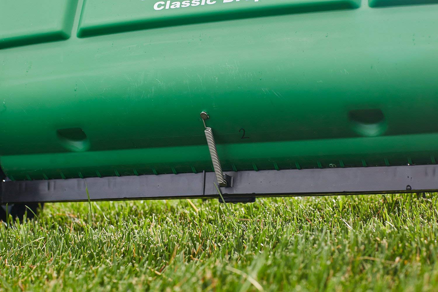 Scotts Turf Builder Classic Spreader - Zander Auto Parts